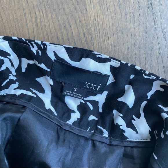 Forever21 black and white floral tulle skirt. S - Picture 4 of 8